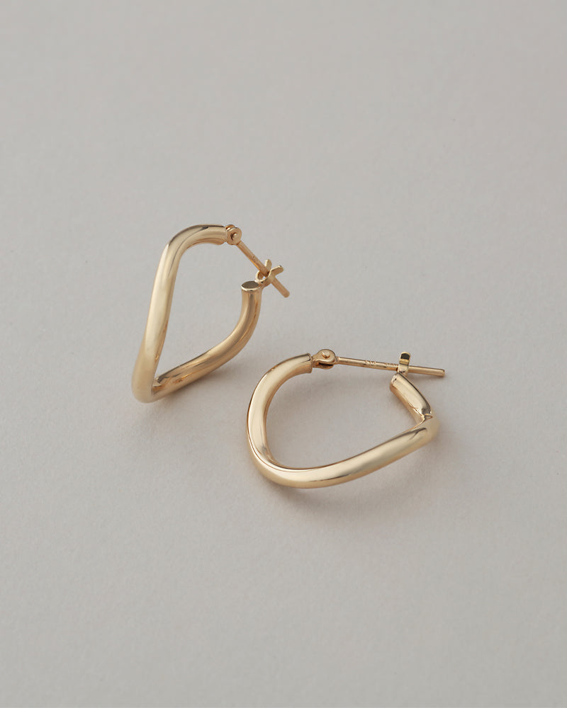 ウェーブ フープピアス