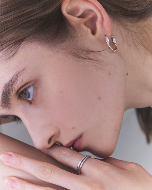 【3/6入荷】〈水〉 シルバー 水のせせらぎ フープピアス