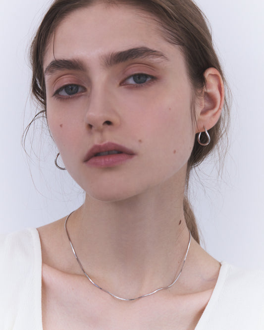 シルバー ウェーブ フープ ピアス