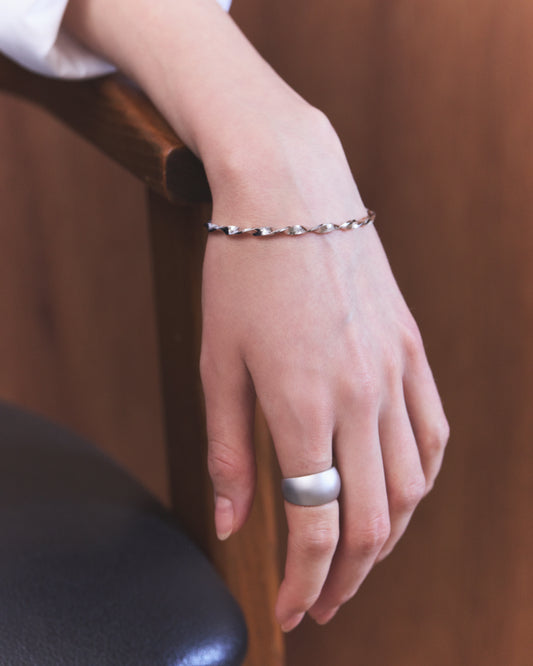 〈水〉 シルバー 水のせせらぎ バングル