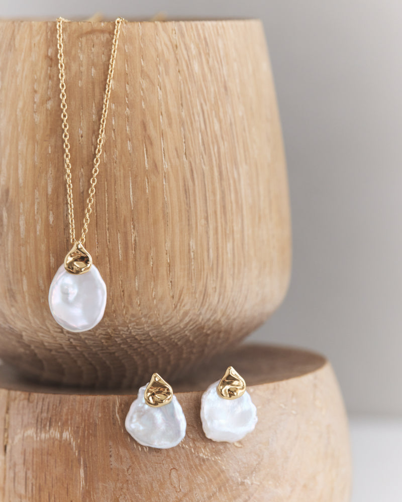 【3/6入荷】〈山〉 シルバー 花びら パール ピアス