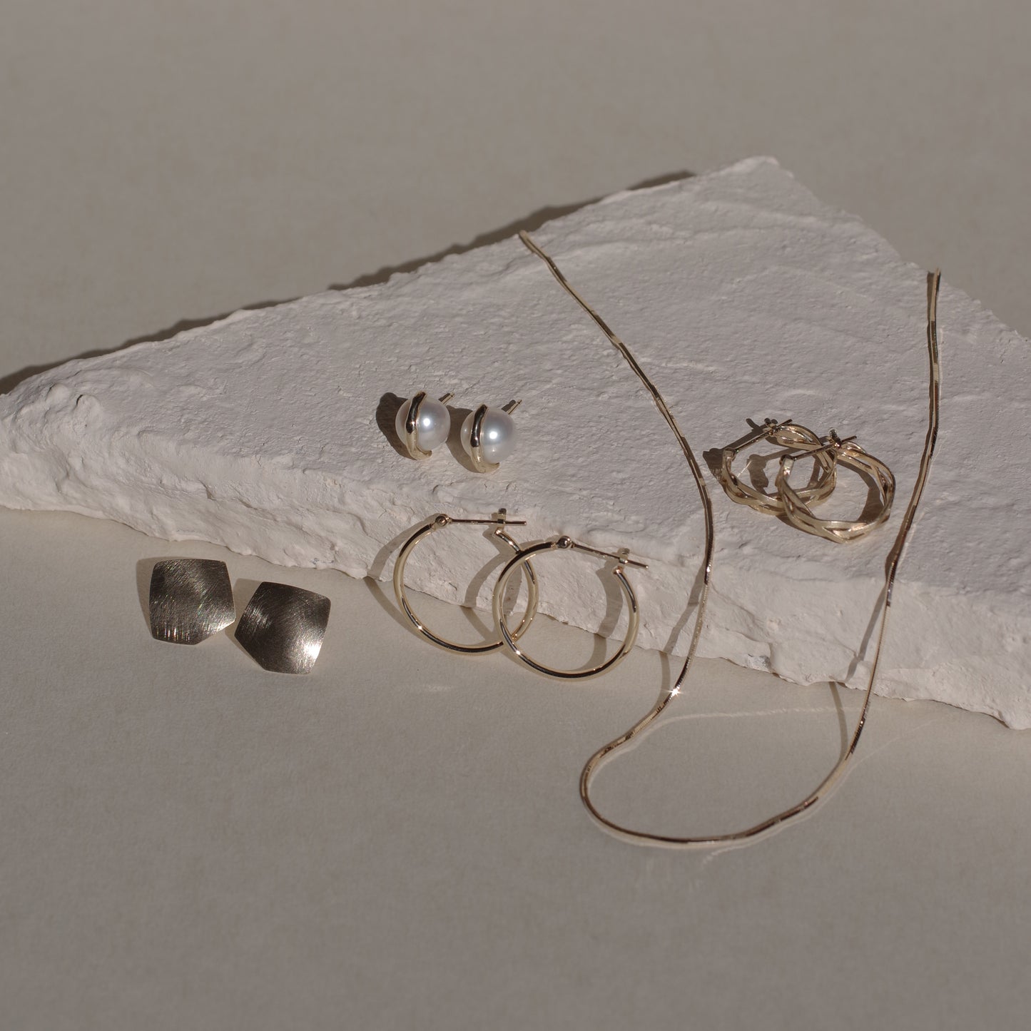 K10 ワイドトレス フープ ピアス