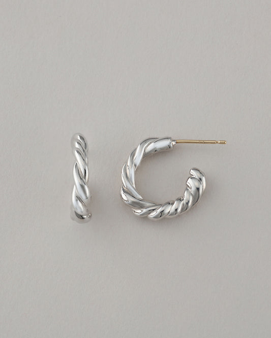 〈山〉 シルバー つる ツイスト ピアス