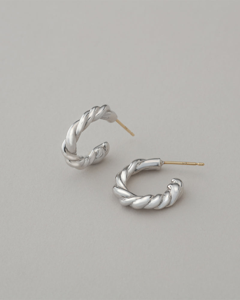 〈山〉 シルバー つる ツイスト ピアス