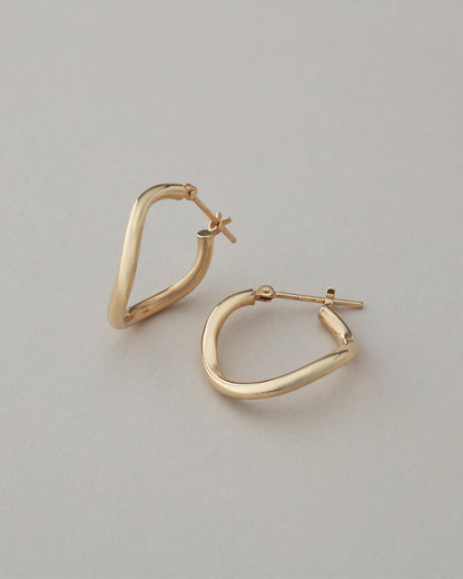 ウェーブ フープピアス