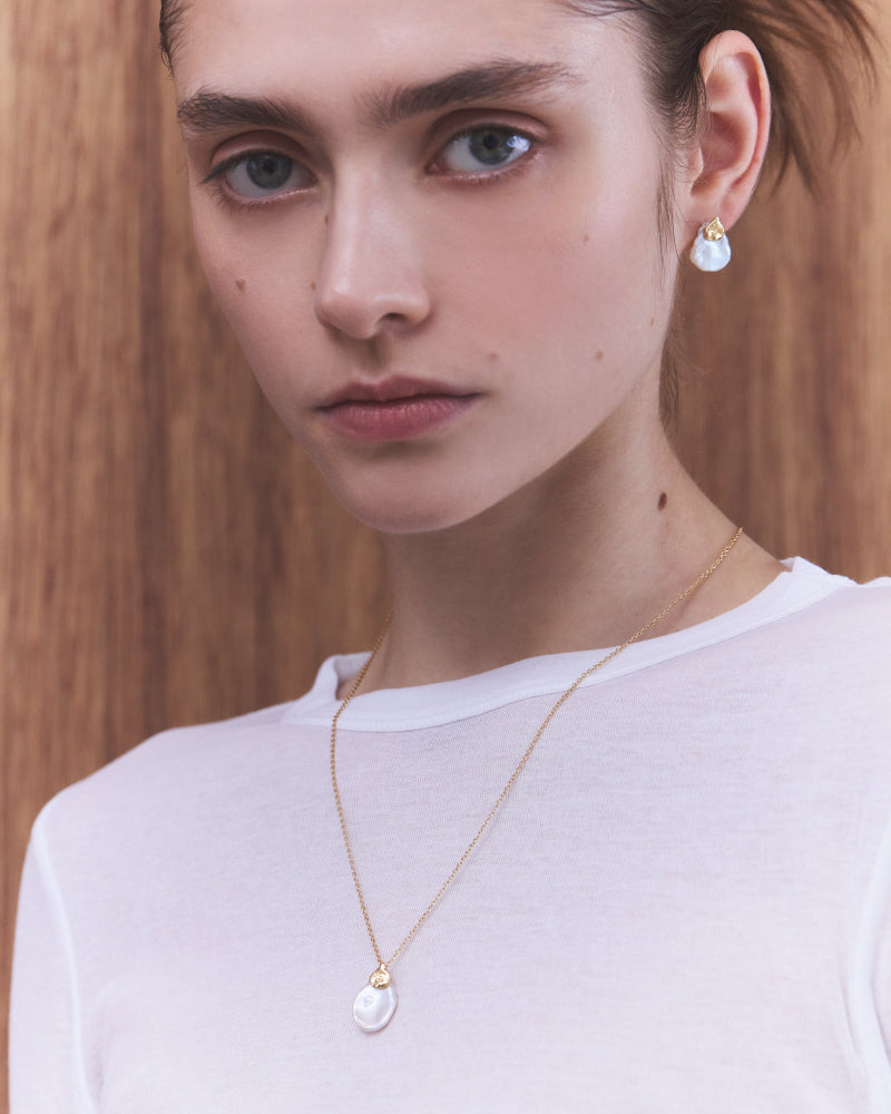 〈山〉 シルバー 花びら パール ピアス