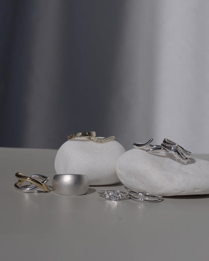 〈空〉 K10 月 テクスチャー カフリング