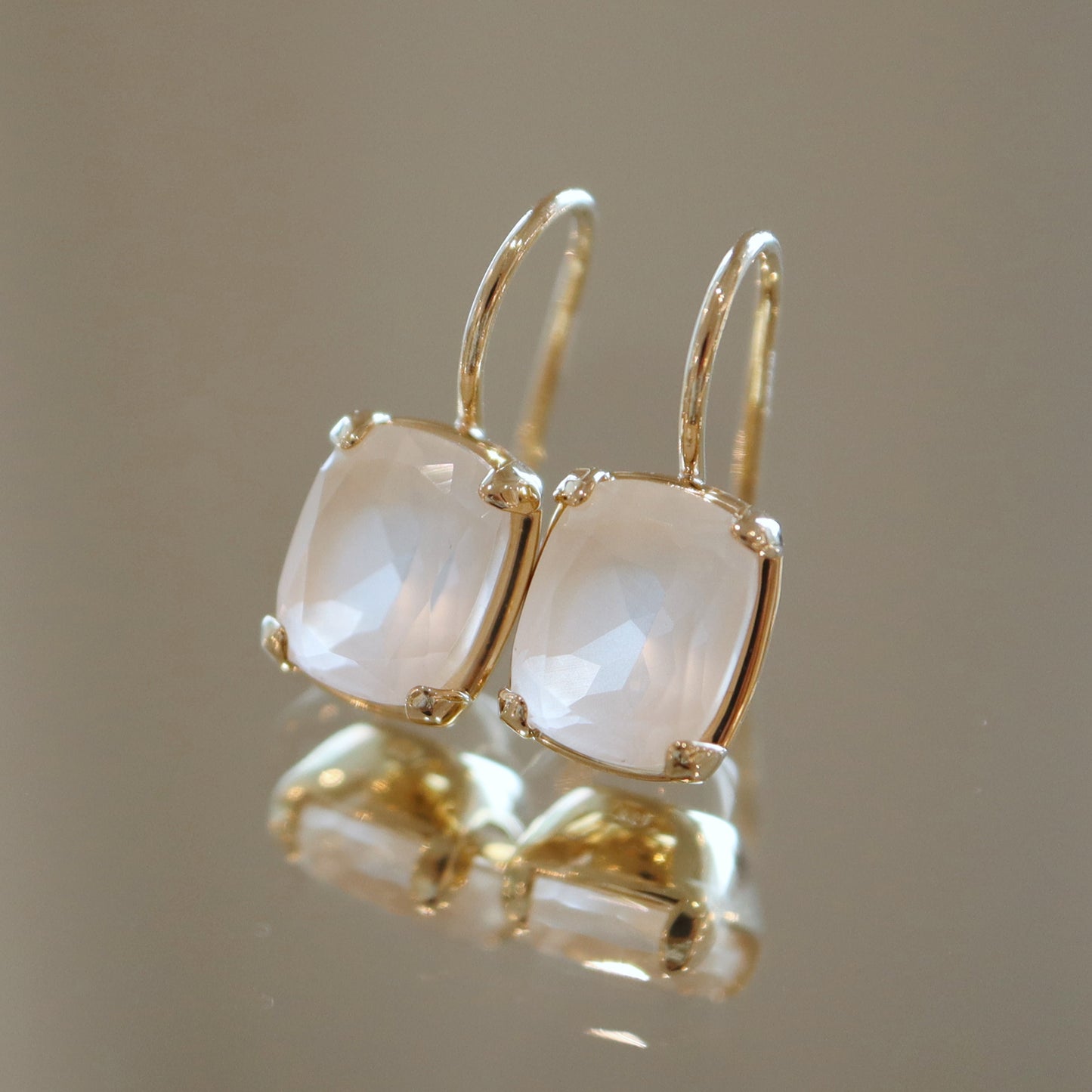 〈光と影〉 K10 レクタングル ピアス