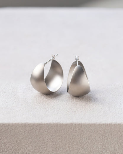 【5/29発売】〈山〉Pt 霧 フープ ピアス