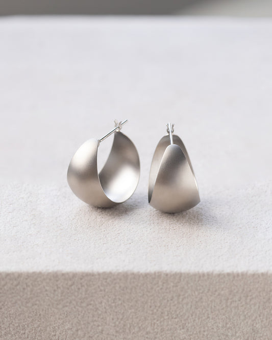 【5/29発売】〈山〉Pt 霧 フープ ピアス