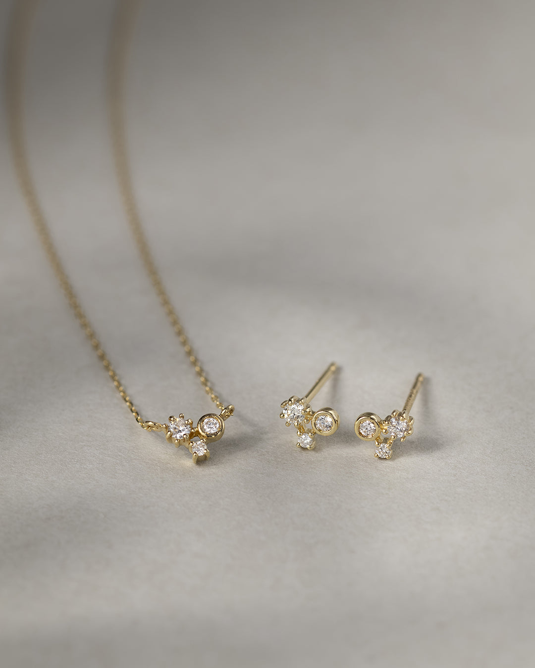 【10/9開始】ホリデー限定 〈水〉 K10 雪の結晶 ピアス