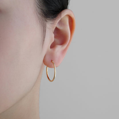 K10 ミディアム パイプ フープ ピアス