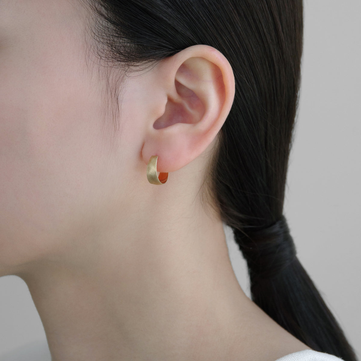 K10 プランプ ミディアム フープ ピアス