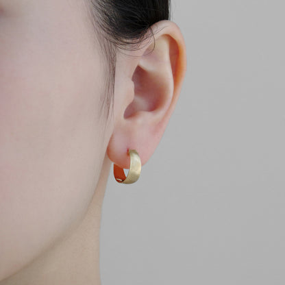 K10 プランプ ミディアム フープ ピアス