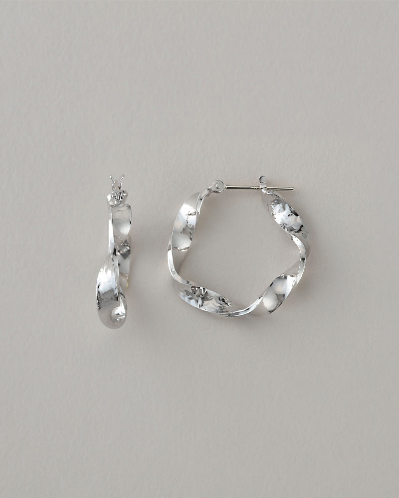 【3/6入荷】〈水〉 シルバー 水のせせらぎ フープピアス