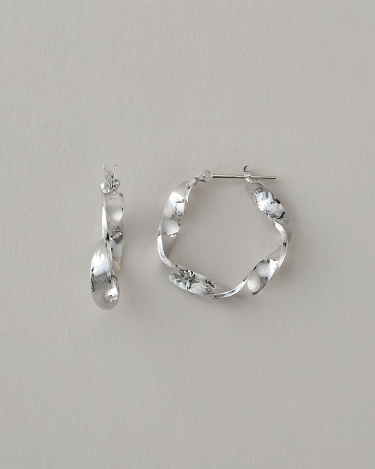 【3/6入荷】〈水〉 シルバー 水のせせらぎ フープピアス