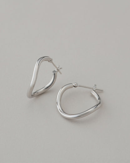 【3/12入荷】シルバー ウェーブ フープ ピアス