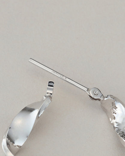 【3/6入荷】〈水〉 シルバー 水のせせらぎ フープピアス